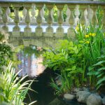 他抬高她的腰撞到最深处 s0buly